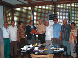 Alfredo S Lim, Mayor of Manila City(5th from left), promised holding city Manila Mayorfs cup GB tournament.