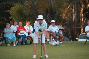 A chinese player sparks with low posture