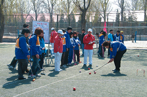 A Japanese team shows the example game that the level depends on being high. 